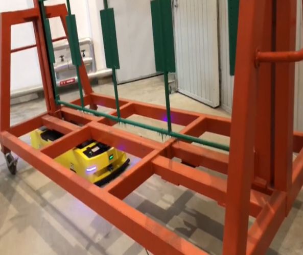 2000kg雙驅(qū)動(dòng)潛伏AGV應(yīng)用