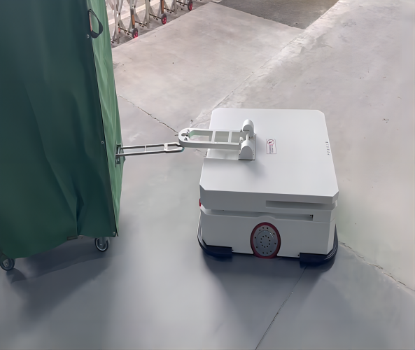 激光導(dǎo)航尾端牽引式AGV應(yīng)用