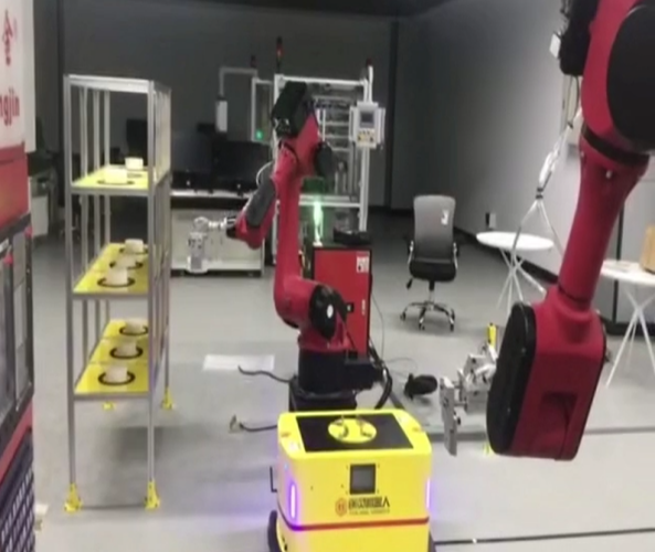 機(jī)械手與背負(fù)式AGV應(yīng)用